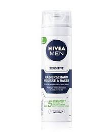 Grundsätzlich ist es eher zweitrangig, um welche sorte von farbigen hinterlassenschaften es sich handelt. Make Up Flecken Aus Kleidung Entfernen So Einfach Geht S Stylight