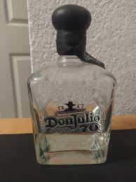 Don julio's 70th anniversary anejo tequila is a limited release super premium mexican tequila filtered through a special process that brings back the bold agave flavor typically found in a blanco tequila. Don Julio 70 Cristalino 700ml