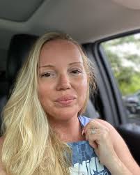 🌴No filter. No editing. Just 40yr old me with the BEST accessory a queen  can have, Nicole! No one does lashes, spray tans or blonde better! NO ONE!  🌴@kleinburgvillagebeauty thank you for