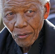 He was the country's first black head of state and the first elected in a fully representative democratic election. Sudafrika Nelson Mandela Ist Tot Welt
