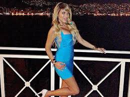 Alejandra de la fuente bozzo, hija de la conductora laura bozzo, vuelve hacer noticia en redes sociales luego de dejarse ver con una lencería transparente dejando al descubierto. Hija De Laura Bozzo Posa Para Playboy Espectaculos Correo