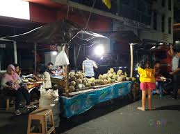 Mengikut ramalan, lagi beberapa hari sahaja musim raja buah ini akan berakhir. Durian Murah Di Pasar Buah Malam Manado Genpi Co