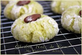 Ghribia Ou Ghribiya A La Noix De Coco Et Semoule Recette Recette Ghribia Ghribia Recette Gateau Marocain