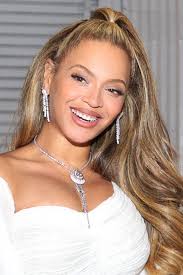 Beyoncé Reprised Her Bob Haircut in the Most Country Way Possible — See  Photos