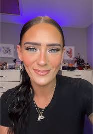 Ashley Ballinger's Instagram, Twitter & Facebook