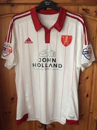 By selecting a currency you will see the equivalent prices in your preferred currency at the side of the sterling prices. Sheffield United Home Fussball Trikots 2015 2016 Sponsored By John Holland