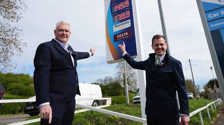 Robert Jenrick issues furious attack on Rachel Reeves over fuel prices |  Politics | News | Express.co.uk