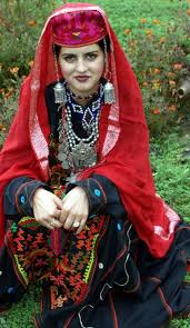 Kashmir Traditional Dress Traditional Fashion Of Kashmir How To Draw Croqui Traditional Dresses Traditional Fashion Global Dress