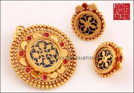 Gold Pendant Design From Pn Gadgil Sons South India Jewels Gold Pendant Jewelry Gold Pendant Gold Fashion Necklace