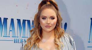 See more ideas about nikkie tutorial, makeup, nikkie tutorials makeup. Youtuber Nikkietutorials Comes Out As Transgender In Emotional Video Gcn