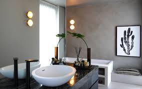 Wissers planchetten badkamer decoratie reinigingsmiddelen afvalbakken drogers tissue boxen wasmanden je badkamer & sanitair bewonder & koop je op sanitairkamer.nl of onze showrooms. Woonvideo Blind Gekocht Architect Renoveert Fiftieswoning Intieme Sfeer Van Chic Boetiekhotel Foto Hln Be