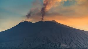 Etna is the largest active volcano in europe, reaching 3340 meters above sea level. Volcan Etna
