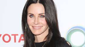 Näytä lisää sivusta courteney cox facebookissa. Courteney Cox Brought Back Her Infamous Scream 3 Baby Bangs Allure