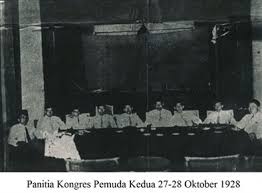 Nah, pertanyaan inilah yang akan kami jawab dalam uraian kali ini. Sumpah Pemuda Sejarah Latar Belakang Kronologi Isi Tokoh Dampak