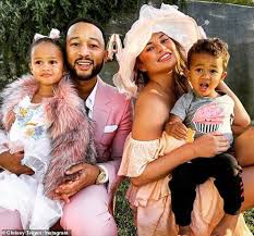 Chrissy teigen was born on november 30, 1985 in delta, utah, usa as christine diane teigen. John Legend Auf Anti Rassismus Und Die Erziehung Der Kinder In Den Usa Aktuelle Boulevard Nachrichten Und Fotogalerien Zu Stars Sternchen