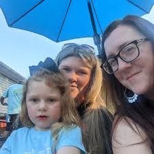 Ashley Carraway's Instagram, Twitter & Facebook