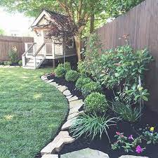 Few Things In Life Make Me As Happy As Fresh Mulch Weird Huh The Last Few Pics I Ve Share Outdoor Garden Decor Easy Landscaping Backyard Landscaping Designs