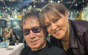 New Zealand singer Eddie Low dies following cancer battle