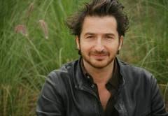 Robert Solé, Edouard Baer, Luc Barbulesco, Salim Jay, Roger Grenier et Albert  Farhi (film de Sophie Leys, 2005)