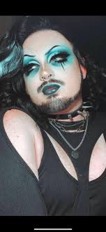 My name is Hatti Mae. I live in East Tennessee! I love Crusoe, Daphne and  Oakley❤