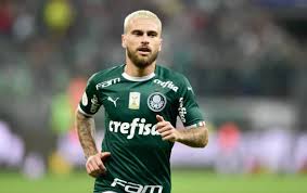 Juega de centrocampista en s. Lucas Lima Ganha Confianca De Luxa E Soluciona Problema