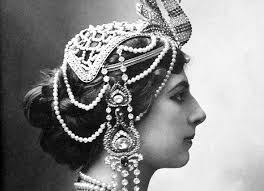 She was a spy active in the underworld, and may as well have been the most wondrous individual among her kind. Wie Codeknacker Die Beruhmte Spionin Mata Hari Enttarnten Cipherbrain