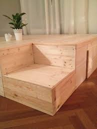 Diy bett mit stauraum erstaunlich schön palettenbett bett selber bauen diy balkenbett aus alten balken selber machen. Diy Podest Podest Kinderzimmer Wanddeko Wohnzimmer Schlafzimmer Deko