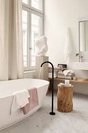 Badezimmer Armaturen In Schwarz Stilvolle Und Moderne Badausstattung Ideen Villeroyboch Waschti Bathroom Styling Small Master Bathroom Minimalism Interior