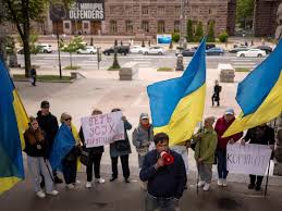 Emmi Bunni - mesmerized by her