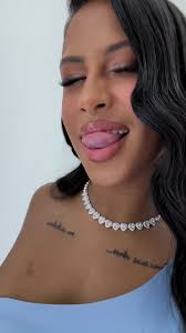 Julia Sousa (@pretinhararaa_)