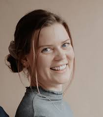 Julie Dam's Instagram, Twitter & Facebook