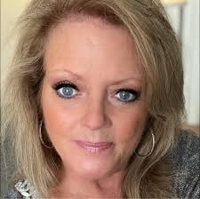 Who can cook for 2 people at a cabin in Broken Bow Oklahoma?