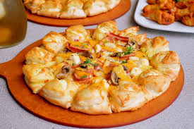Following new government guidance availability of collection may vary by hut. 7 Different Types Of Cheese In Pizza Hut S New Cheesy 7 Puff Pizza