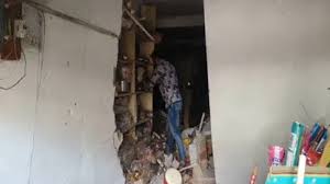 Indore Cylinder Blast: इंदौर में सिलेंडर ब्लास्ट से मचा हड़कंप, अवैध गैस रिफिलिंग करते समय हुआ धमाका, 3 घायल