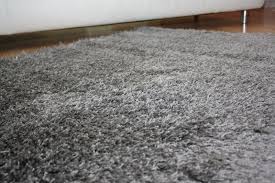 Teppiche aus diesem material weisen wasser und schmutz ab und sind daher leicht zu reinigen. Shaggy Teppich Cosy Grau