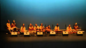 Alat musik bedug ialah alat musik tradisional yang sudah digunakan sejak ribuan tahun lalu, yang berfungsi sebagai alat hiburan tradisional, baik dalam bentuk kegiatan ritual keagamaan maupun politik. Alat Musik Banten 7 Alat Musik Tradisional Guratgarut Com