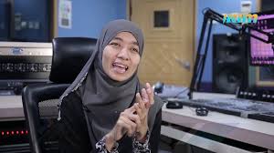Listen live to many shows about religion, as well as entertainment and musical broadcasts. Suka Duka Sebagai Penyampai Radio Ikim Youtube