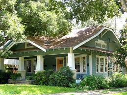 While many of the craftsman homes you'll see feature bright, bold colors, this little bungalow from rees_remodeldiy is simple but incredibly chic. 1920 Bungalow Cottages Recent Photos The Commons Getty Collection Galleries World Map App Craftsman House Bungalow Exterior Craftsman Bungalows