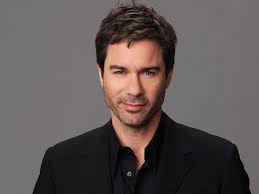 Eric MacCormack también viajará por el tiempo en 'Travelers', de Netflix