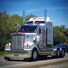 It Was A Kenny King Kinda Day Nice Rig By Bondwoods Transport Kw Truck Convoyforkids Redcliffe Brisbane Brisbaneconvoyforkids Trucks Transportation Rigs