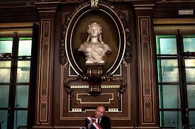 Le salaire moyen pour les emplois adjoint est de 2 406 €/mois en france. Municipales 2020 Quel Est Le Salaire D Un Maire