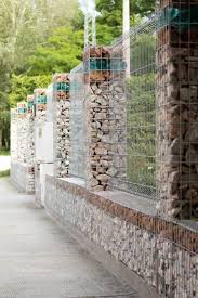 Gabionenzaun Selber Bauen Gabionensteine Arten Abwechseln Zaun Dekorationen Zaun Garten Und Zaun