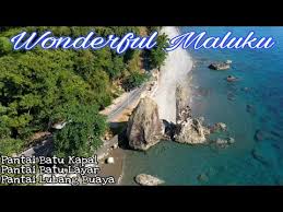 Deburan ombak menjadi daya tarik tersendiri di pantai asri ini. Batu Layar Ambon Destimap Destinations On Map