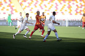 Sol kanattan gelişen btcturk yeni malatyaspor atağında bifouma, pasını ceza sahası içerisindeki sakıb aytaç'a gönderdi. Evkur Yeni Malatyaspor 4 Demir Grup Sivasspor 4 Mac Sonucu Ntvspor Net