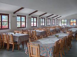 The charming vila royal with its wooden arcade and david's pub on the ground floor can be found in the centre of sighetu marmatiei. Craciun In Maramures 4 Zile La Motel Perla Sigheteana 3 Vila Royal 4 Sejururi Sighetul Marmatiei Romania