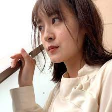 お洒落な大人髪 色っぽかわいい ミディアム ボブ on instagram 前髪 顔周りの抜け感を 大切にカットしています ファッションや 顔立ち 理想とすり合わせて大人っぽく デザインを提案しています dmからご予約お待ちしてます hoop earrings earrings fashion