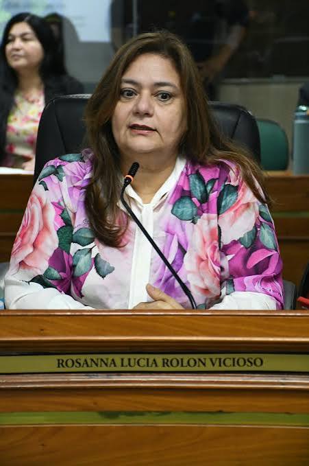 INSTAN REPARACIÓN Y MEJORAS EN LAS CALLES DE DISTINTOS BARRIOS DE ASUNCIÓN. Durante la sesión ordinaria de la fecha, la concejala Rosanna Rolón presentó varias minutas mediante las cuales solicitó a