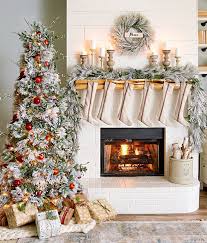 19 Farmhouse Christmas Decor Ideas To Make Your Space More Festive In 2020 Christmas Decor Trends Holiday Decor Farmhouse Christmas Decor
