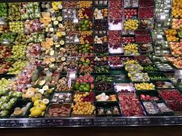 Il Fallait Y Penser La Bonne Idee D Edeka Pour Renforcer Le Rayon Fruits Et Legumes Fruits Et Legumes Fruits Legumes