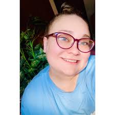 Hi everyone! I was looking for communities to join to network and found  this wonderful page. I'm Ella, I'm 18 (19 in November🥳) and I'm currently  in school for music therapy. I'm